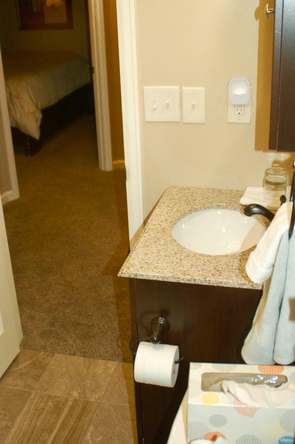 Blue Bear Den 3Br 2Ba Dtc Private Apt Hot Tub Zewnętrze zdjęcie