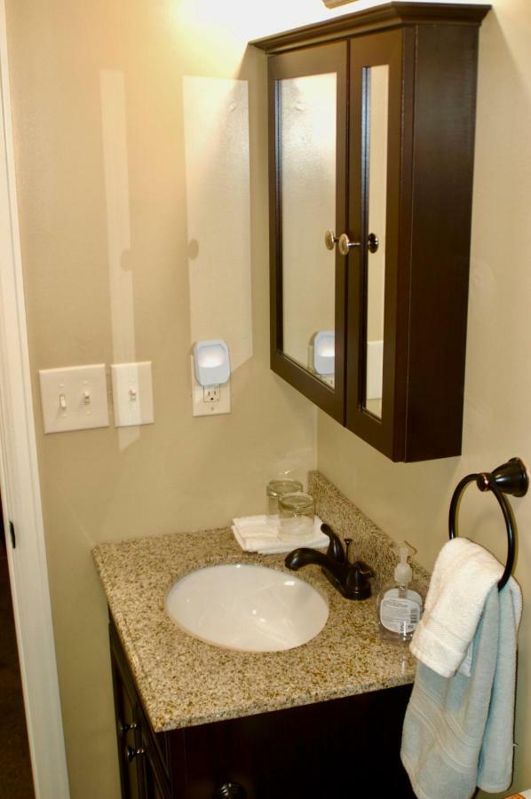 Blue Bear Den 3Br 2Ba Dtc Private Apt Hot Tub Zewnętrze zdjęcie